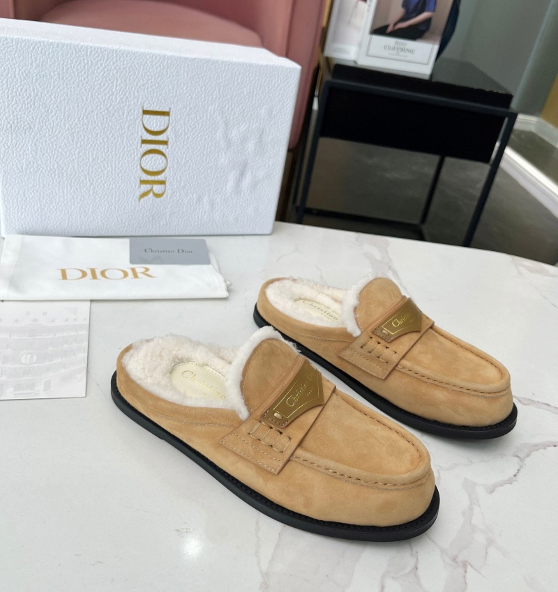 ch**an D*or slippers